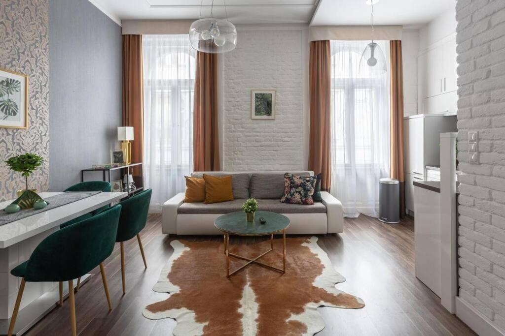 Chic, Captivating Space Budapest Exteriör bild