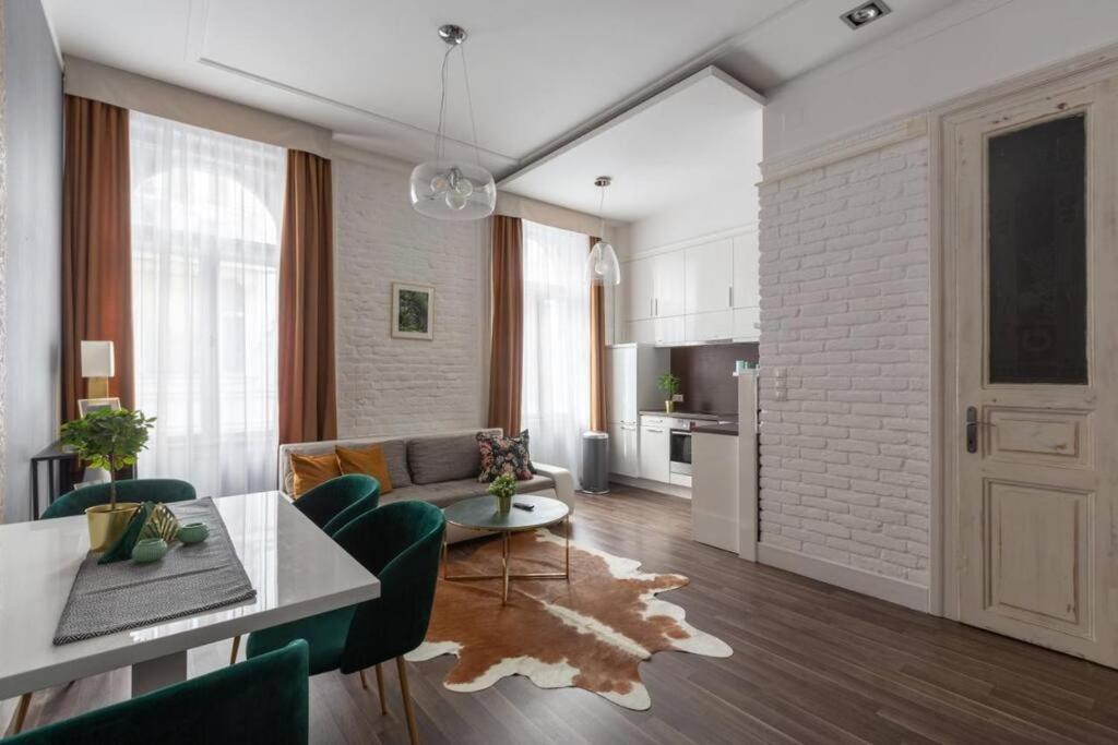 Chic, Captivating Space Budapest Exteriör bild